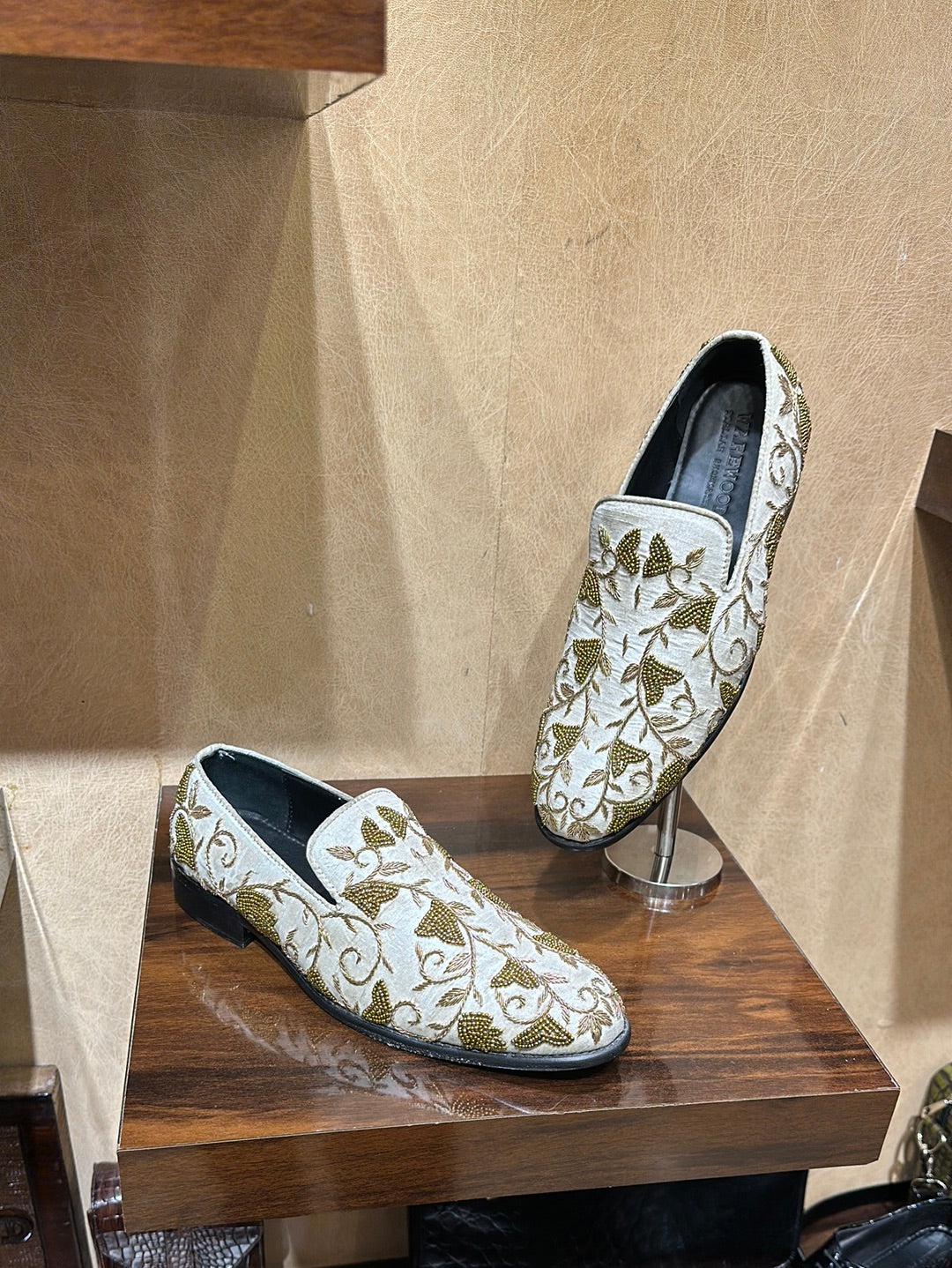 Off-White Raw silk hand embroidery Slip-ons