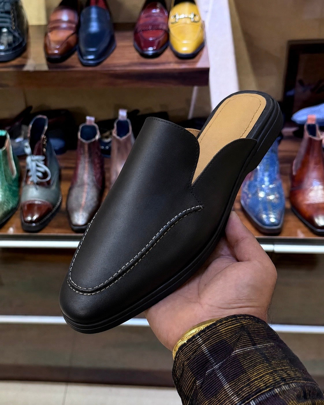 Plain Black Calfskin Leather Mules With Tan Footbed