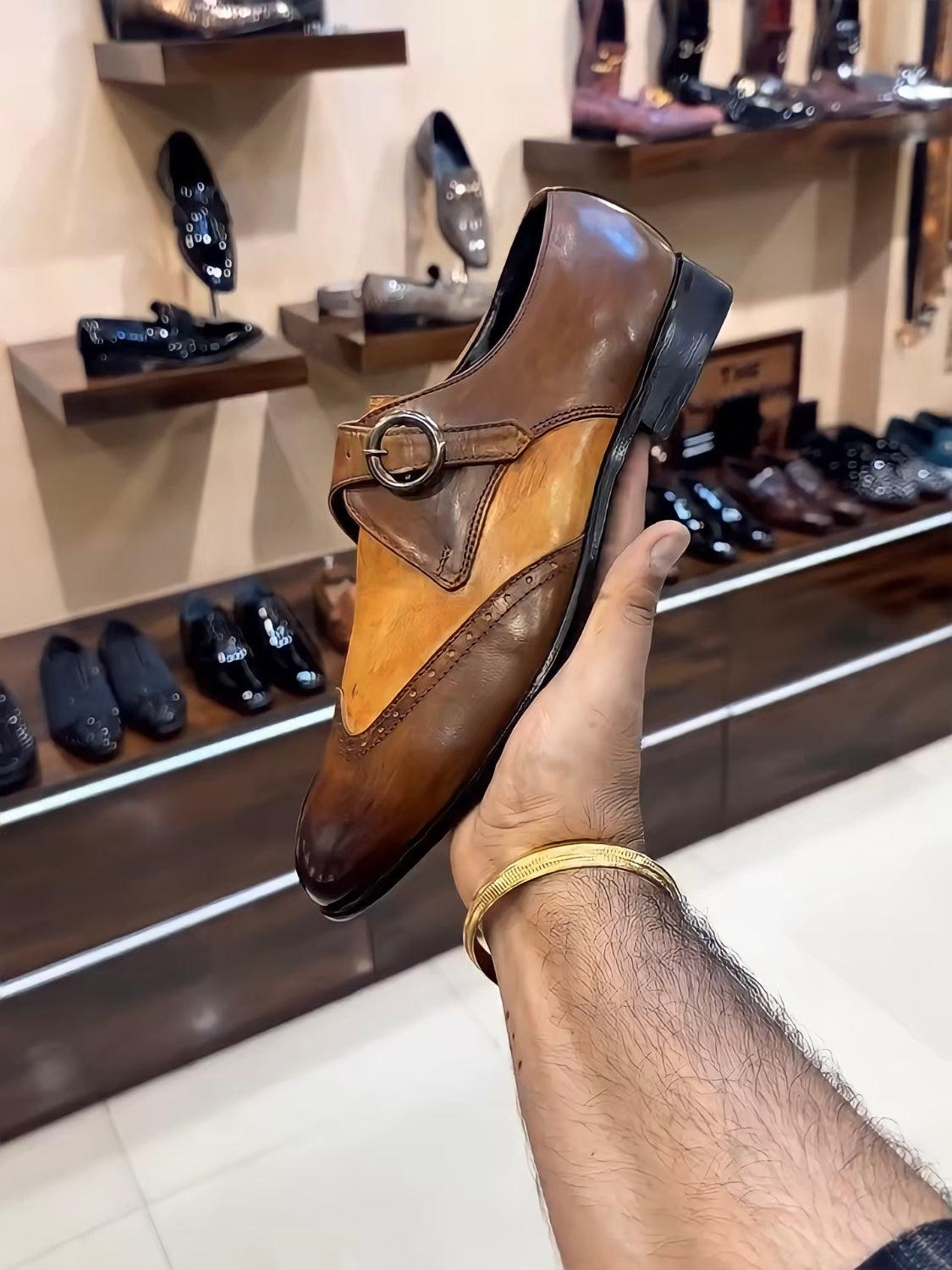 Dual-tone Patina Wing-tip Single Monks