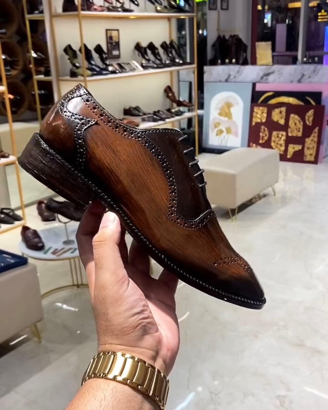 Brown Wood Finish Dual-tone Patina Lace-up Oxfords