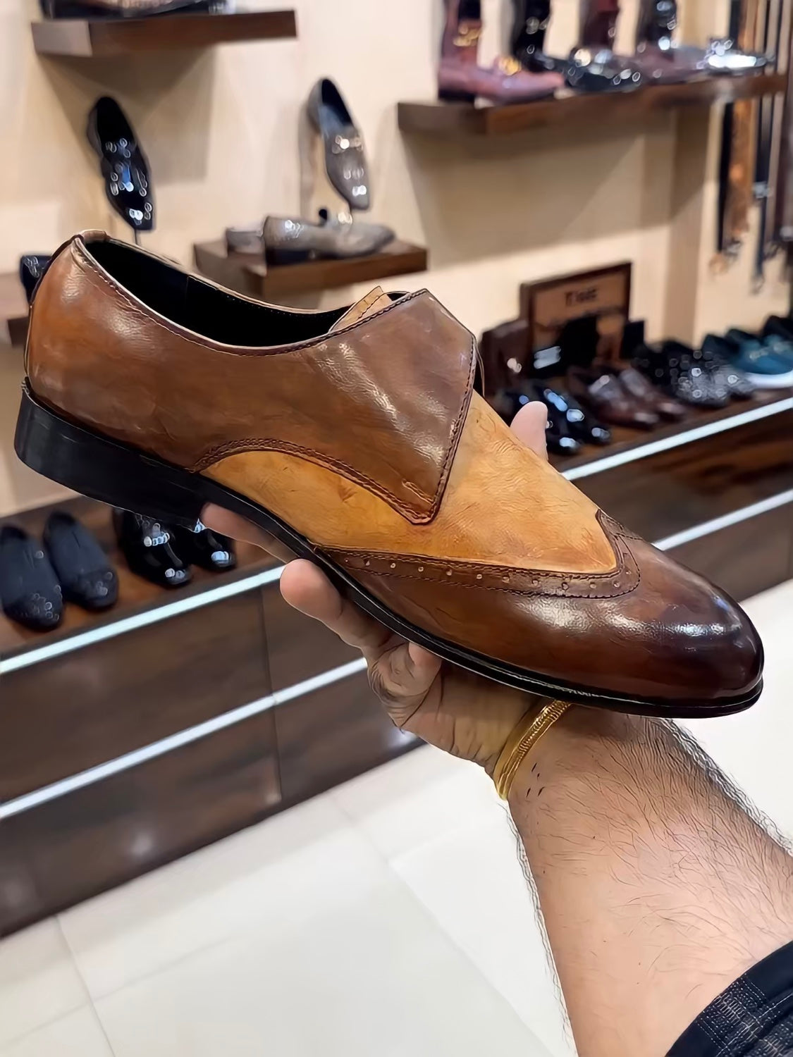 Dual-tone Patina Wing-tip Single Monks
