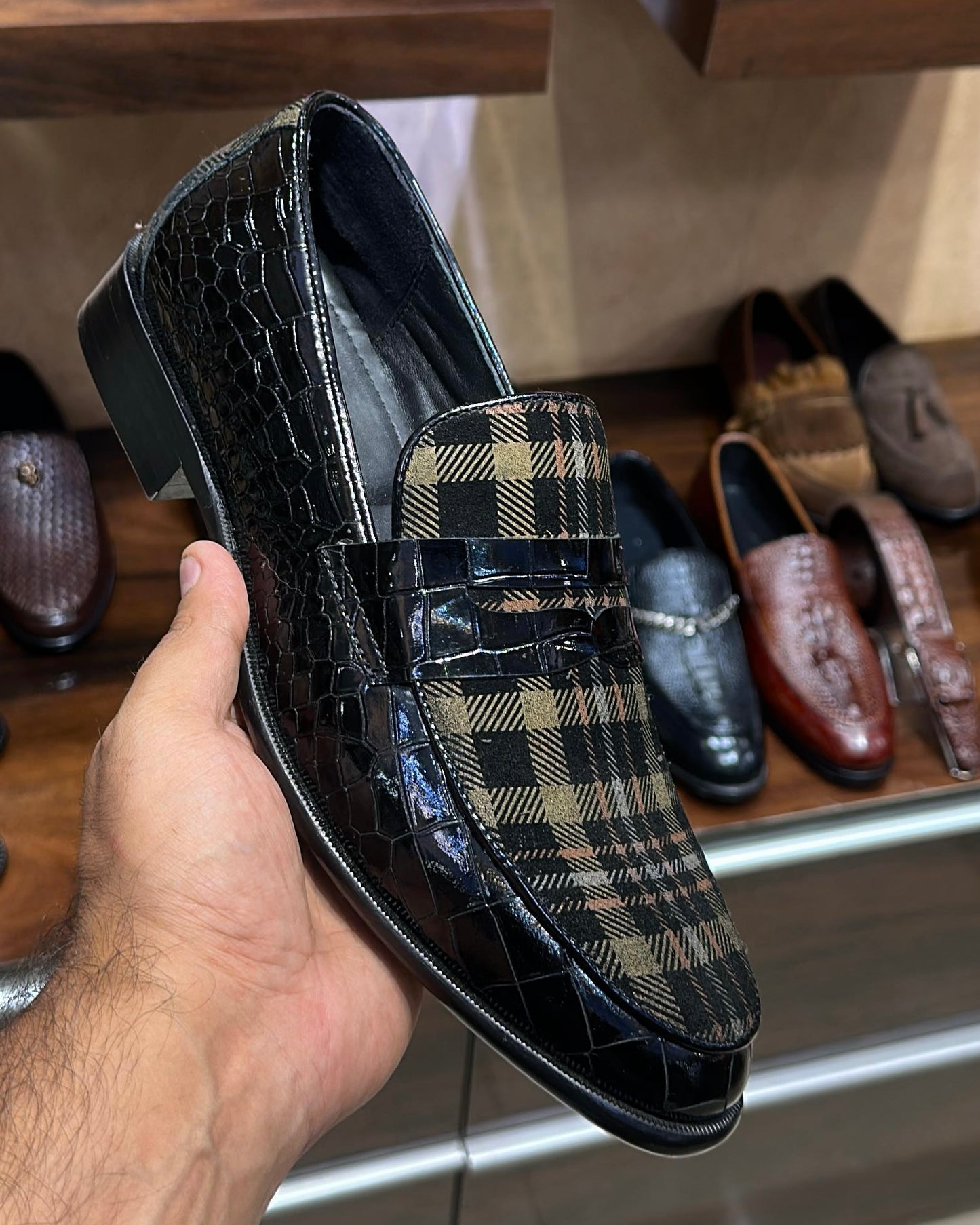 Mirror Gloss Black Crocodile Scaled Check Pattern Moccasins