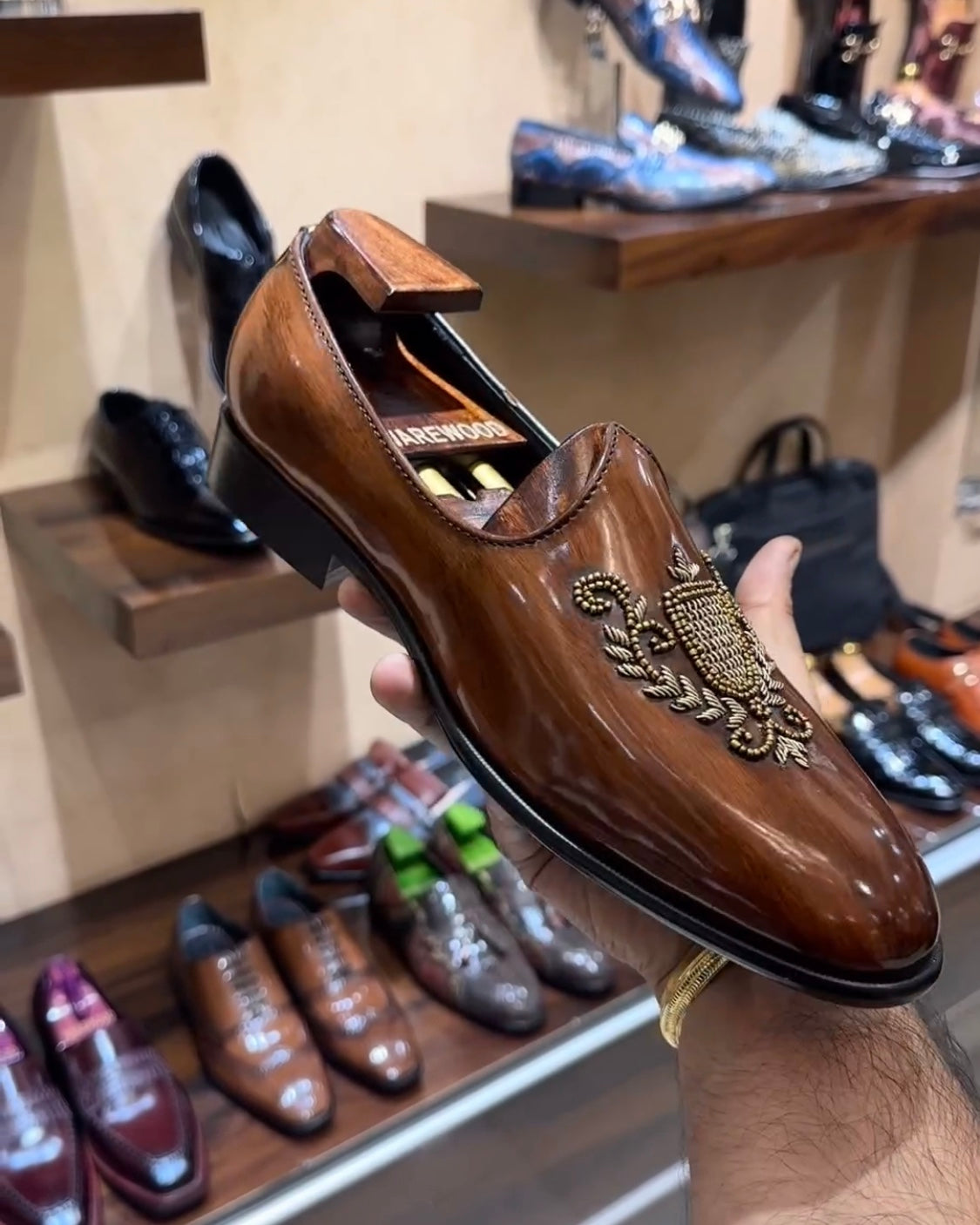 Patina Embroidery Mojaris