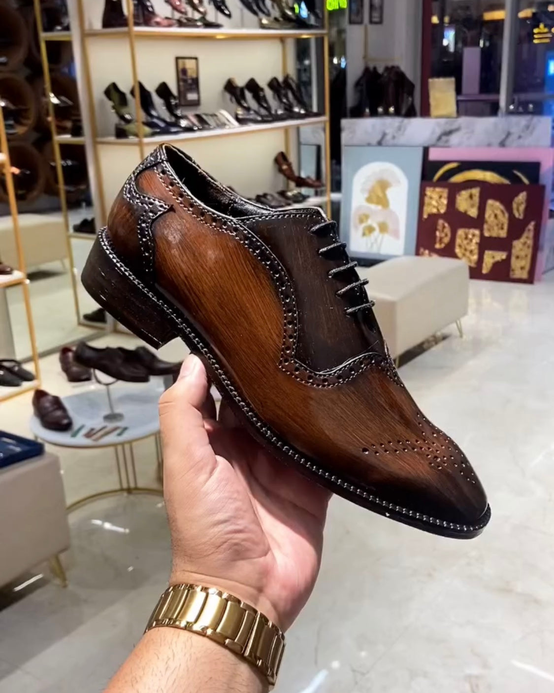 Brown Wood Finish Dual-tone Patina Lace-up Oxfords