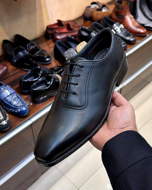 Black Plain Toe Oxfords in Calfskin Leather
