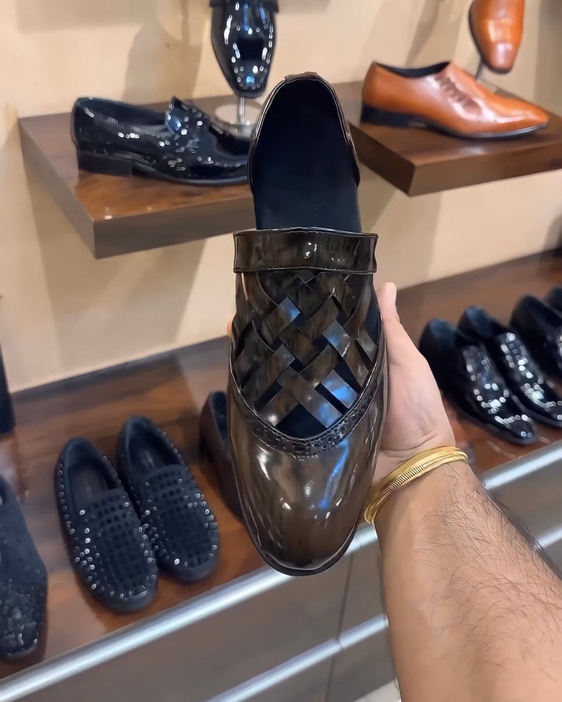 Dark Brown Wood Finish Criss-cross Braided Sandals