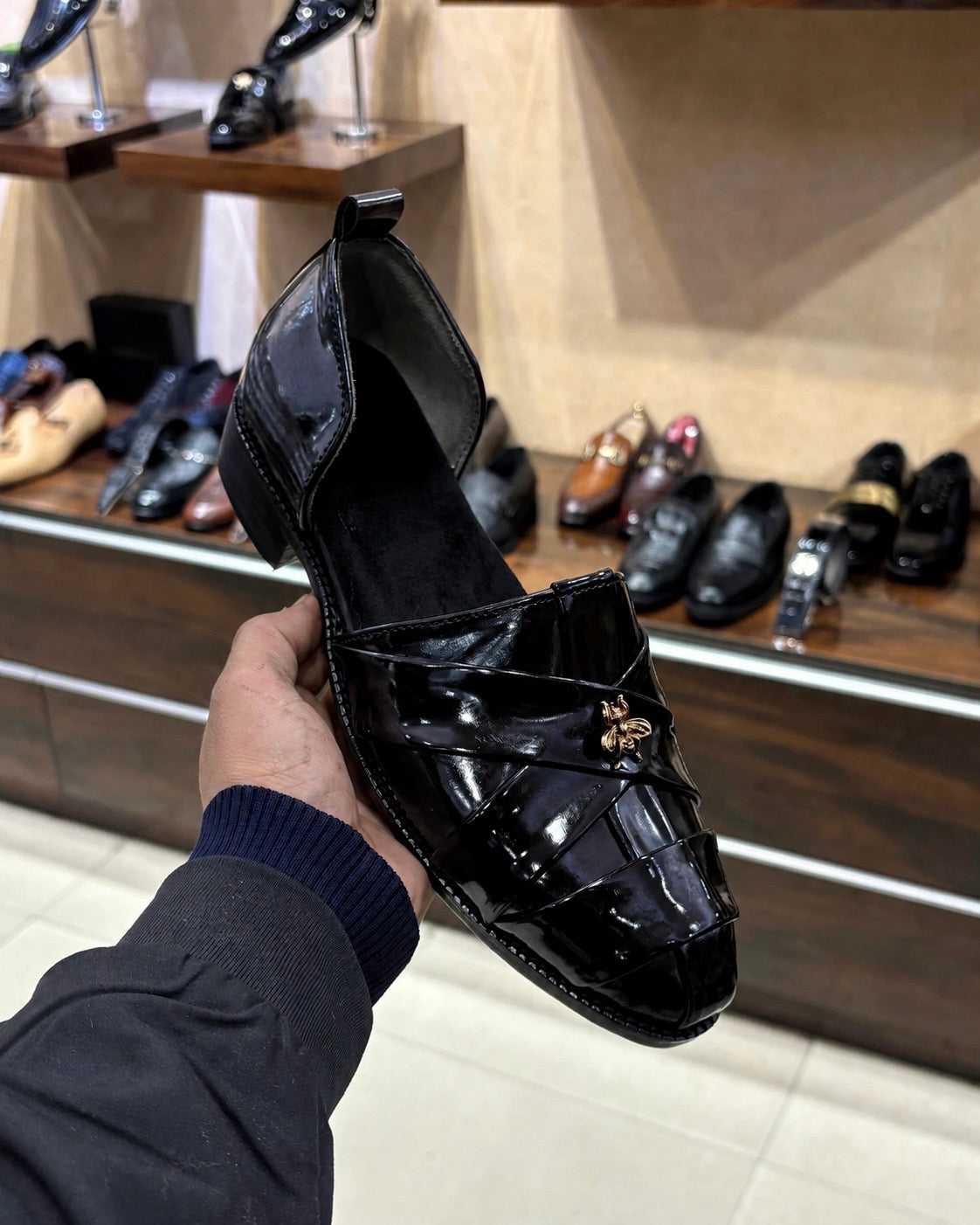 Black Patent Leather Sandals With Bee