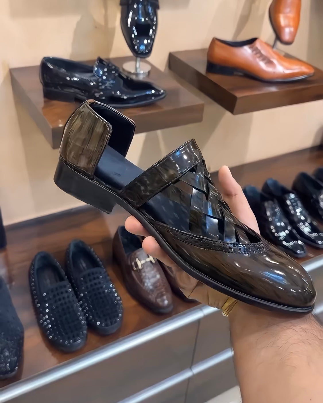 Dark Brown Wood Finish Criss-cross Braided Sandals