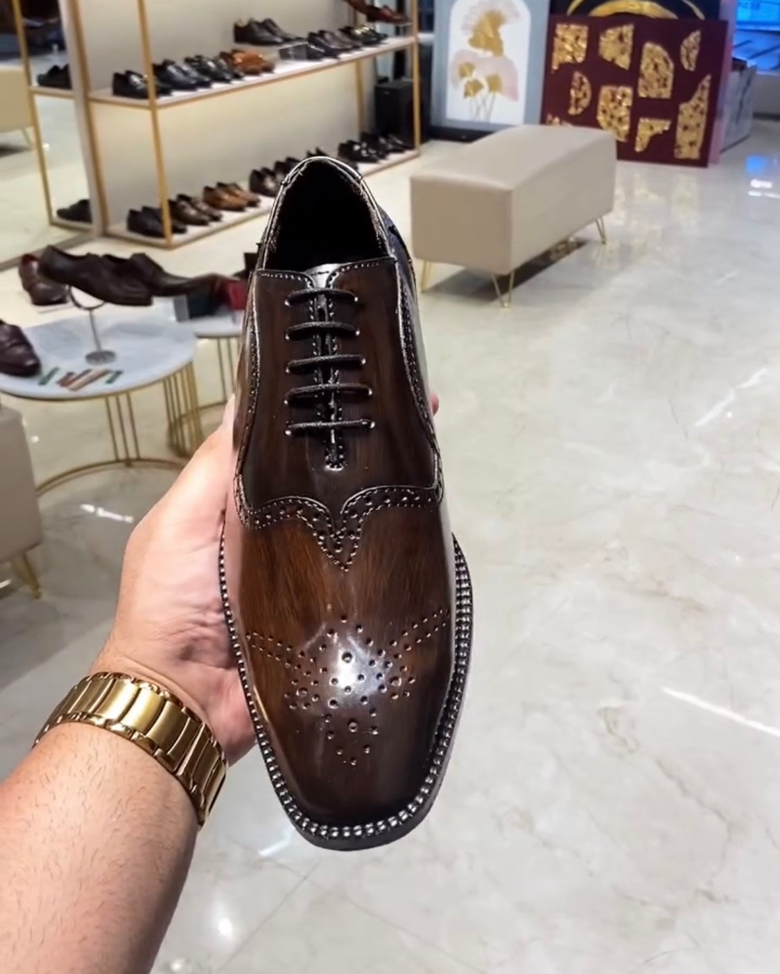 Brown Wood Finish Dual-tone Patina Lace-up Oxfords