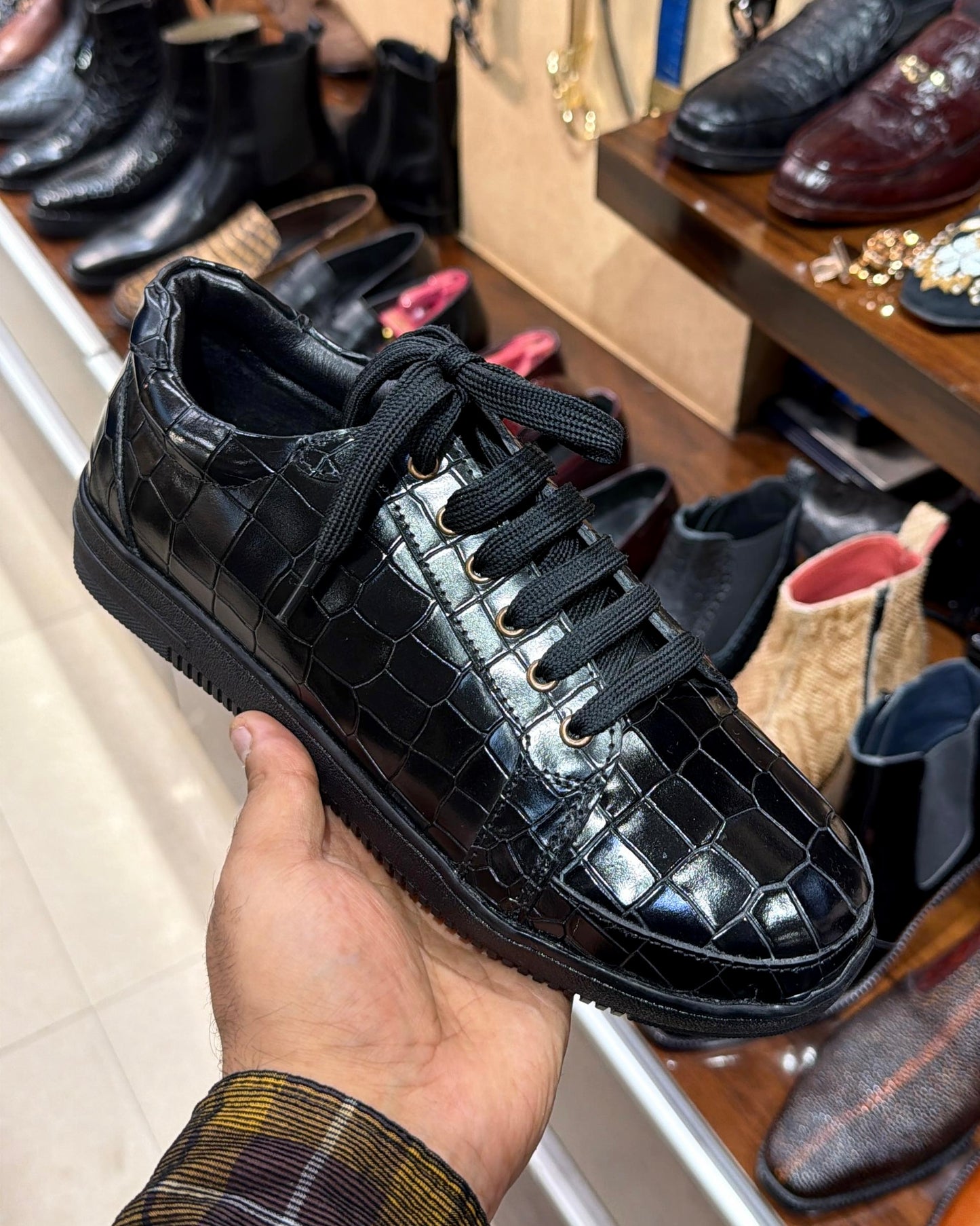 Black Deep-cut Crocodile Scaled Low-top Sneakers