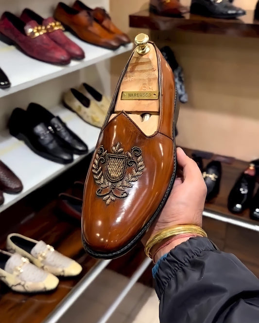 Dark Tan Patina Embroidery Mojaris