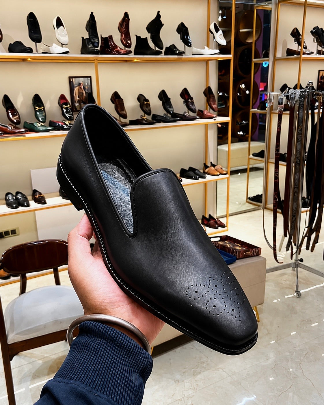 Black Venetian Loafers in Calfskin Leather